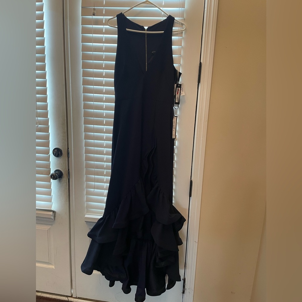Black maxi formal dress by Betsy Adam. New with tag size 12 - Picture 5 of 6